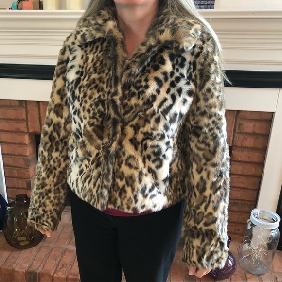 FAUX FUR JACKET SIZE SMALL - Picture 6 of 8
